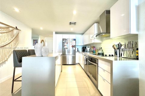 Condominio en alquiler en Miami, Florida, 1 dormitorio, 78.97 m2 № 2068545 - foto 13