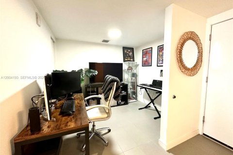 Condominio en alquiler en Miami, Florida, 1 dormitorio, 78.97 m2 № 2068545 - foto 22