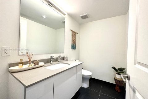 Condominio en alquiler en Miami, Florida, 1 dormitorio, 78.97 m2 № 2068545 - foto 25
