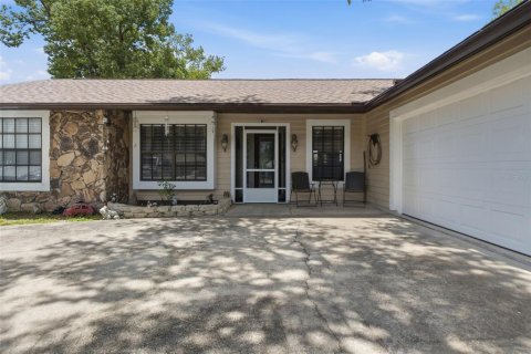 House in Crystal River, Florida 3 bedrooms, 141.3 sq.m. № 2156339 - photo 2
