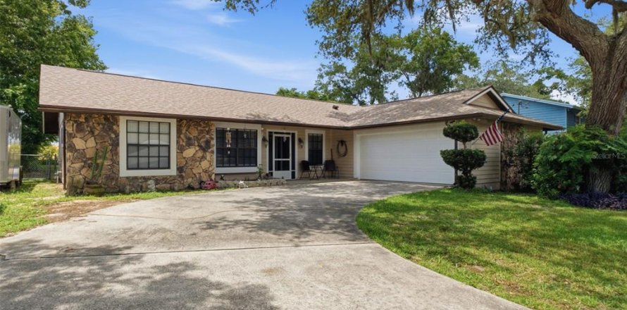 House in Crystal River, Florida 3 bedrooms, 141.3 sq.m. № 2156339