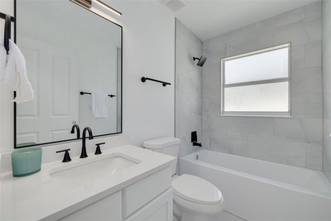 House in Tampa, Florida 5 bedrooms, 222.22 sq.m. № 1826660 - photo 30