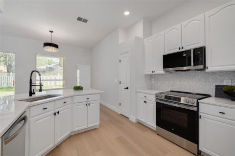 House in Tampa, Florida 5 bedrooms, 222.22 sq.m. № 1826660 - photo 17