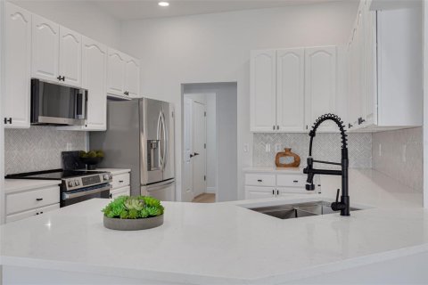 House in Tampa, Florida 5 bedrooms, 222.22 sq.m. № 1826660 - photo 14