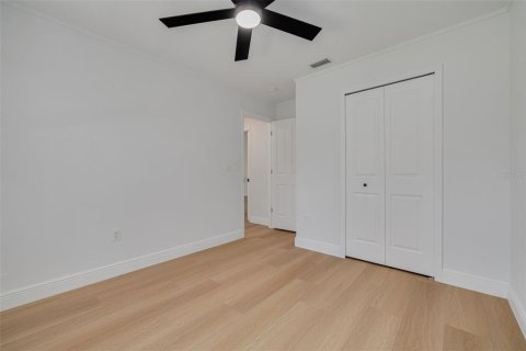 House in Tampa, Florida 5 bedrooms, 222.22 sq.m. № 1826660 - photo 26