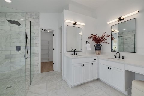 House in Tampa, Florida 5 bedrooms, 222.22 sq.m. № 1826660 - photo 21