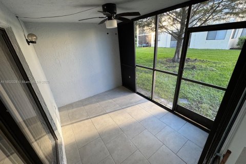 Condo in Weston, Florida, 2 bedrooms  № 1953522 - photo 11