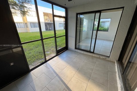 Condo in Weston, Florida, 2 bedrooms  № 1953522 - photo 14