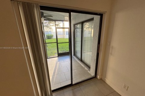 Condo in Weston, Florida, 2 bedrooms  № 1953522 - photo 21