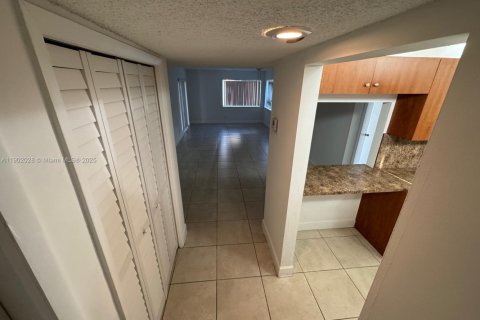 Condo in Weston, Florida, 2 bedrooms  № 1953522 - photo 2