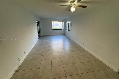 Condo in Weston, Florida, 2 bedrooms  № 1953522 - photo 7
