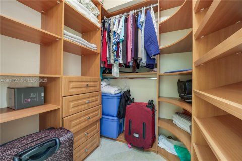 Condo in Sunny Isles Beach, Florida, 2 bedrooms  № 1990195 - photo 8