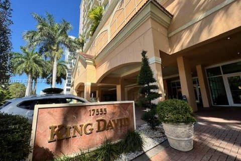 Condo in Sunny Isles Beach, Florida, 2 bedrooms  № 1990195 - photo 17