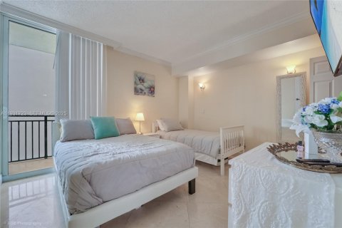 Condo in Sunny Isles Beach, Florida, 2 bedrooms  № 1990195 - photo 7