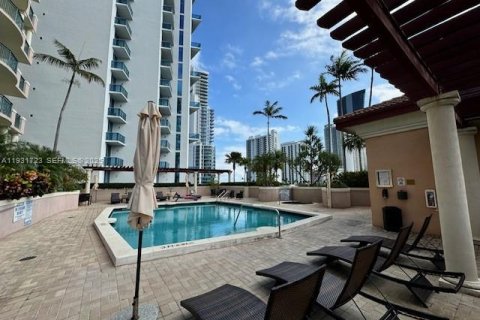 Condo in Sunny Isles Beach, Florida, 2 bedrooms  № 1990195 - photo 21