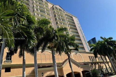 Condo in Sunny Isles Beach, Florida, 2 bedrooms  № 1990195 - photo 19