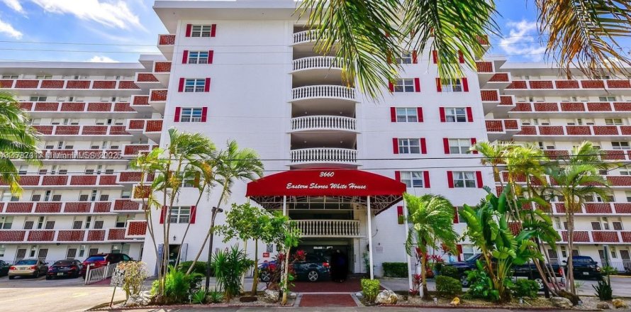 Condo in North Miami Beach, Florida, 2 bedrooms № 1702116