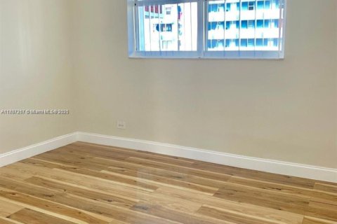 Condo in North Miami Beach, Florida, 2 bedrooms  № 1702116 - photo 6