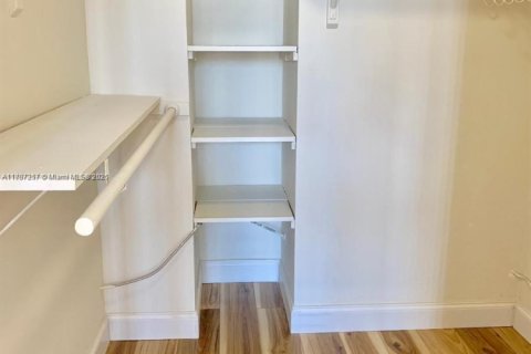 Condo in North Miami Beach, Florida, 2 bedrooms  № 1702116 - photo 7
