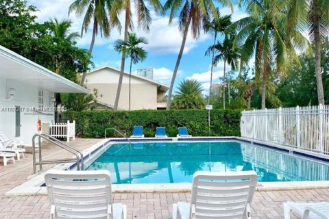 Condo in North Miami Beach, Florida, 2 bedrooms  № 1702116 - photo 11