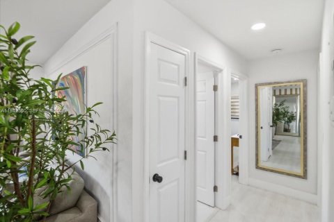 Casa en venta en Oakland Park, Florida, 4 dormitorios, 132.85 m2 № 1999987 - foto 16