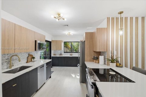 Casa en venta en Oakland Park, Florida, 4 dormitorios, 132.85 m2 № 1999987 - foto 12