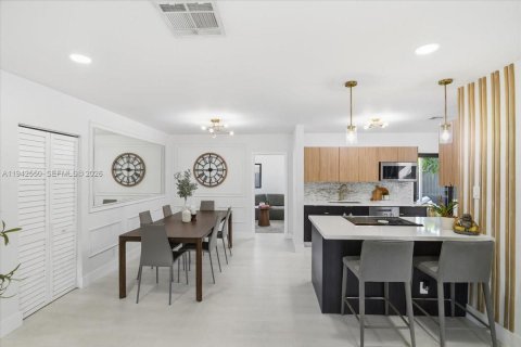 Casa en venta en Oakland Park, Florida, 4 dormitorios, 132.85 m2 № 1999987 - foto 8