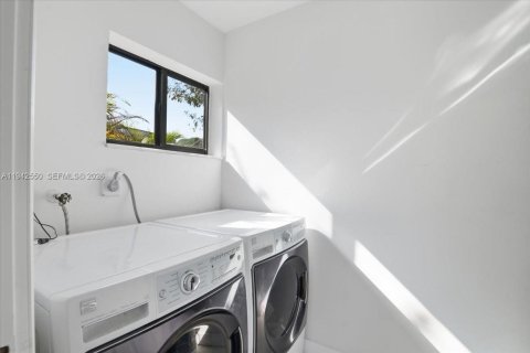 Casa en venta en Oakland Park, Florida, 4 dormitorios, 132.85 m2 № 1999987 - foto 30