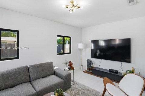 Casa en venta en Oakland Park, Florida, 4 dormitorios, 132.85 m2 № 1999987 - foto 23