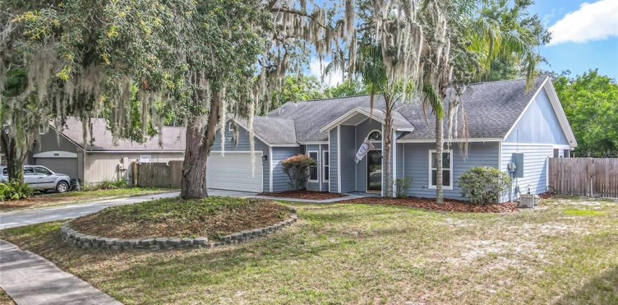 House in Sanford, Florida 3 bedrooms, 146.23 sq.m. № 1798042