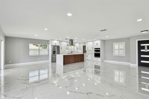 House in Tampa, Florida 3 bedrooms, 159.98 sq.m. № 1670773 - photo 17