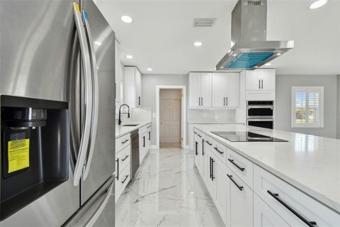 House in Tampa, Florida 3 bedrooms, 159.98 sq.m. № 1670773 - photo 21