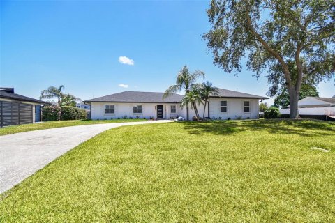 House in Tampa, Florida 3 bedrooms, 159.98 sq.m. № 1670773 - photo 5