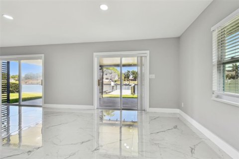 House in Tampa, Florida 3 bedrooms, 159.98 sq.m. № 1670773 - photo 28