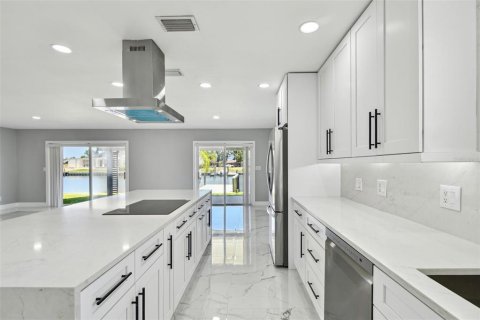 House in Tampa, Florida 3 bedrooms, 159.98 sq.m. № 1670773 - photo 25