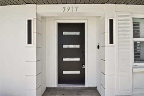 House in Tampa, Florida 3 bedrooms, 159.98 sq.m. № 1670773 - photo 11