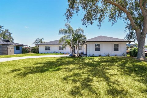 House in Tampa, Florida 3 bedrooms, 159.98 sq.m. № 1670773 - photo 7