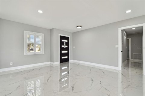 House in Tampa, Florida 3 bedrooms, 159.98 sq.m. № 1670773 - photo 14