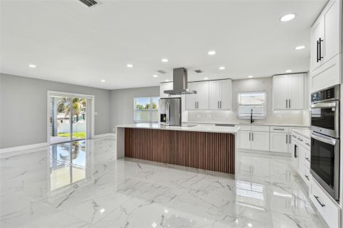 House in Tampa, Florida 3 bedrooms, 159.98 sq.m. № 1670773 - photo 20