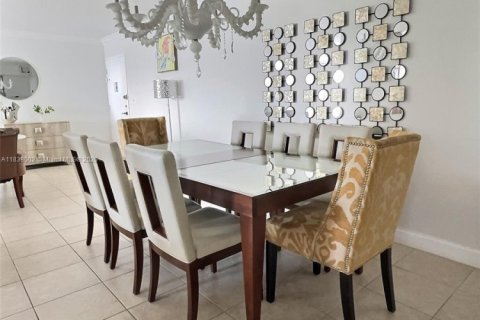 Copropriété à louer à Hallandale Beach, Floride: 2 chambres, 121.79 m2 № 1987825 - photo 5