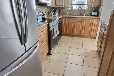 Copropriété à louer à Hallandale Beach, Floride: 2 chambres, 121.79 m2 № 1987825 - photo 6