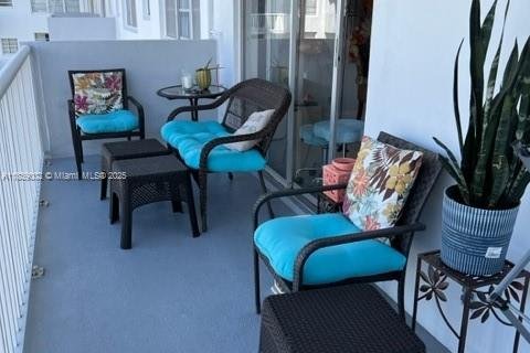 Copropriété à louer à Hallandale Beach, Floride: 2 chambres, 121.79 m2 № 1987825 - photo 13