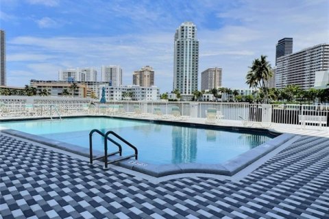 Copropriété à louer à Hallandale Beach, Floride: 2 chambres, 121.79 m2 № 1987825 - photo 18