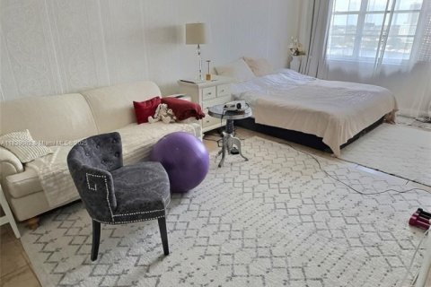 Copropriété à louer à Hallandale Beach, Floride: 2 chambres, 121.79 m2 № 1987825 - photo 11