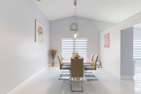 House in Hudson, Florida 3 bedrooms, 174.38 sq.m. № 1913271 - photo 22