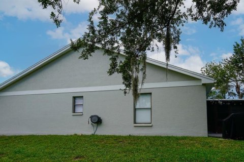 House in Hudson, Florida 3 bedrooms, 174.38 sq.m. № 1913271 - photo 9