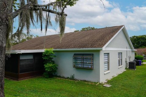 House in Hudson, Florida 3 bedrooms, 174.38 sq.m. № 1913271 - photo 7