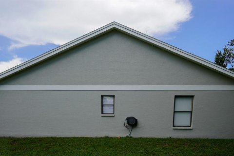 House in Hudson, Florida 3 bedrooms, 174.38 sq.m. № 1913271 - photo 10