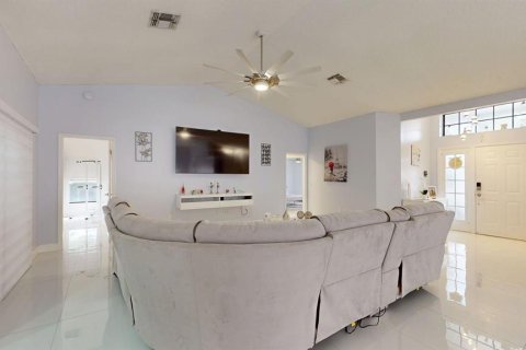 House in Hudson, Florida 3 bedrooms, 174.38 sq.m. № 1913271 - photo 17