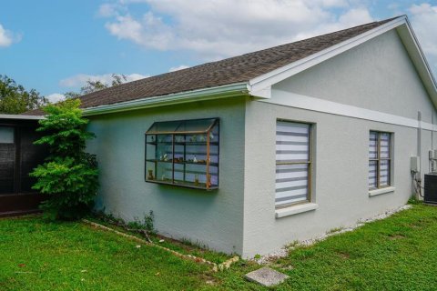 House in Hudson, Florida 3 bedrooms, 174.38 sq.m. № 1913271 - photo 8